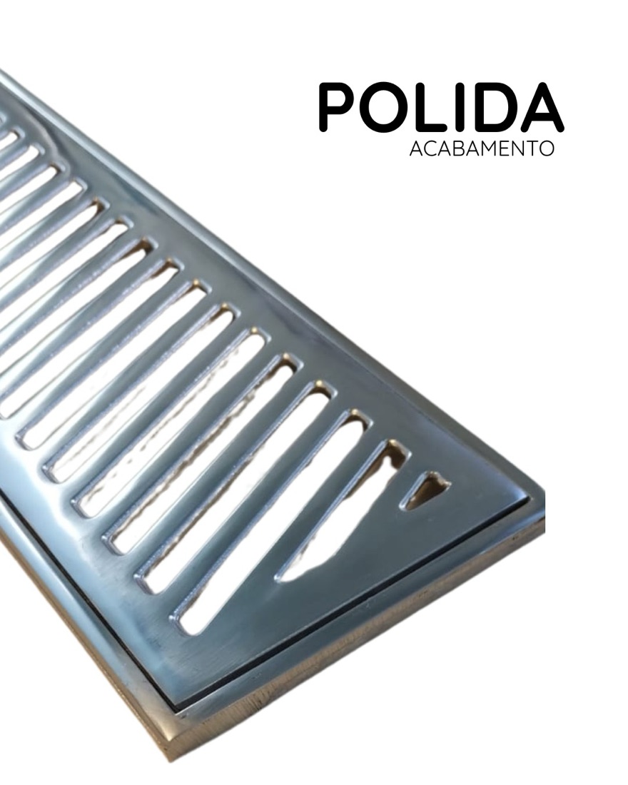 Grelha linear polida com ripas diagonais